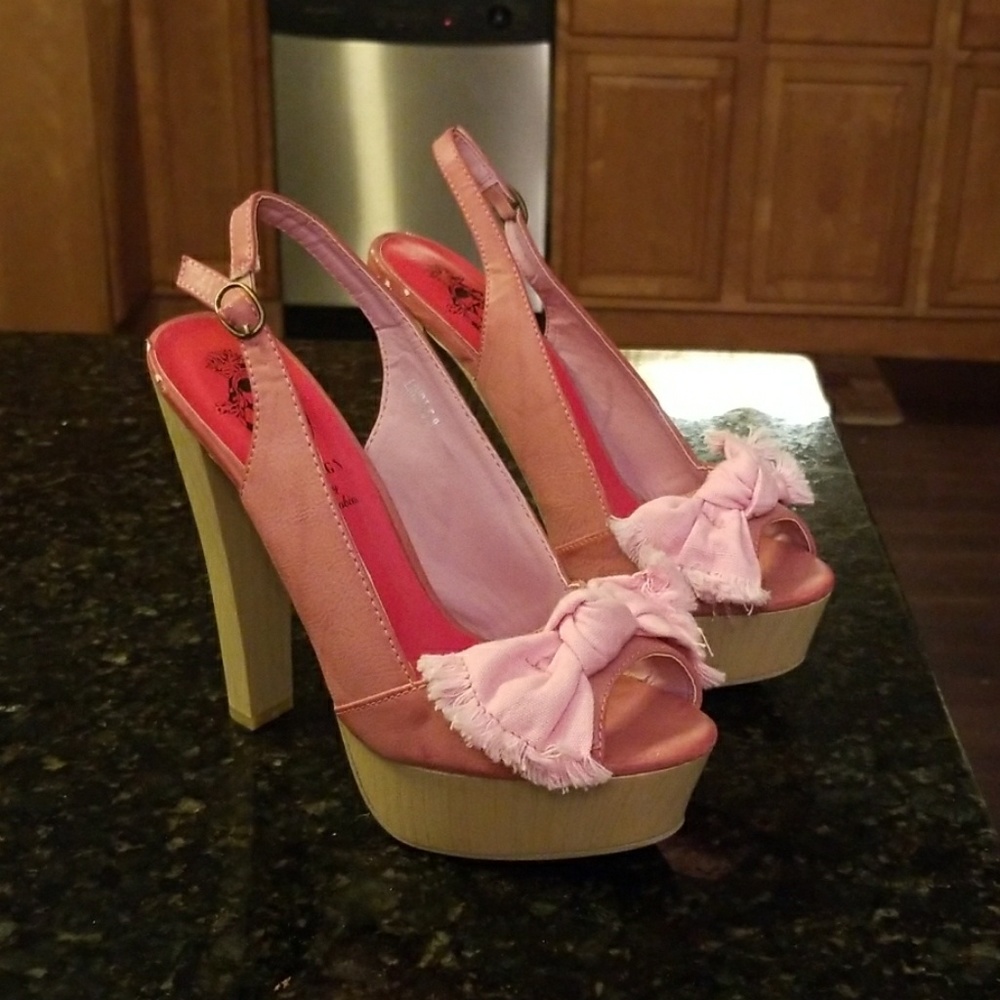 Pink bow tie wooden platform heels size 8